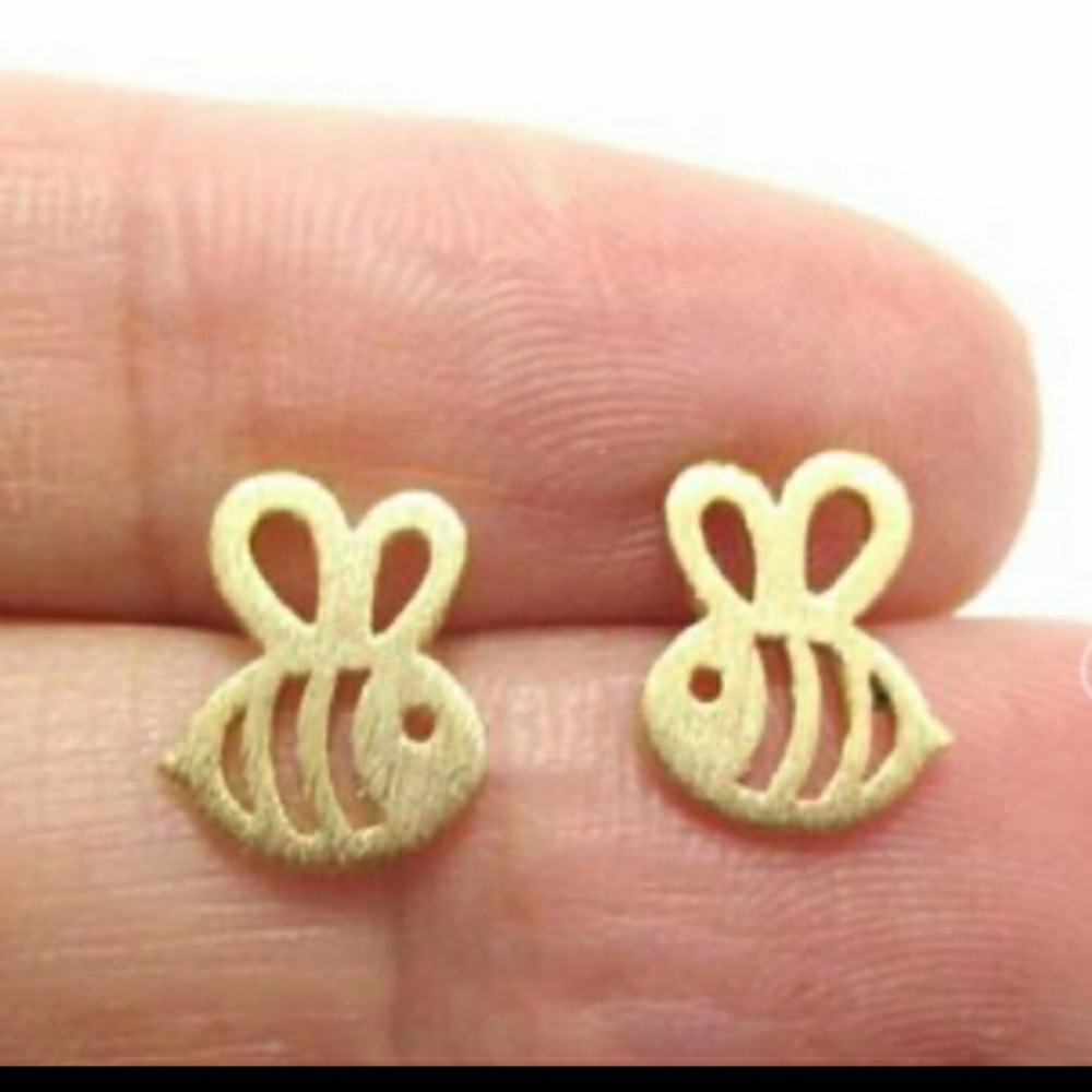 🌟3/$15 Small Bee Earrings